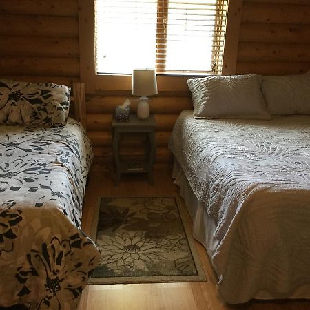Folding Mountain B & B Форт-Нельсон Экстерьер фото