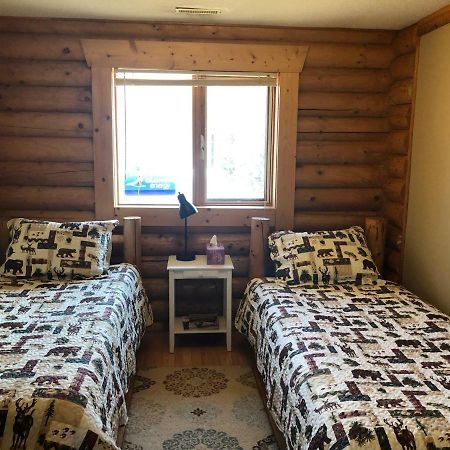 Folding Mountain B & B Форт-Нельсон Экстерьер фото