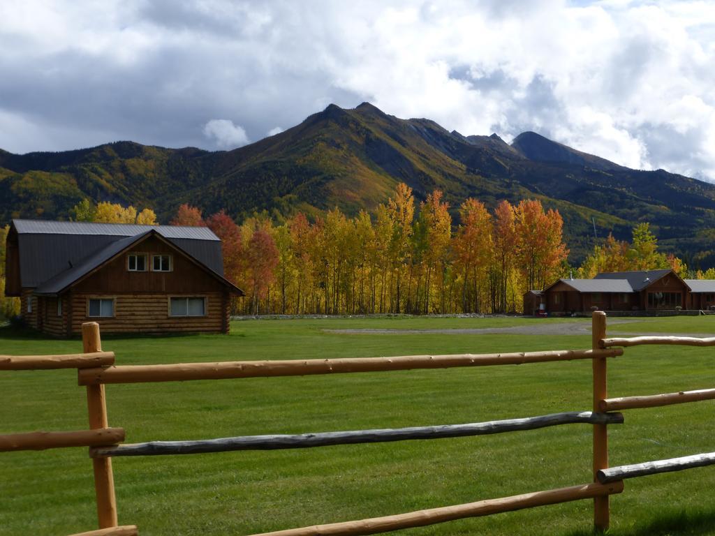 Folding Mountain B & B Форт-Нельсон Экстерьер фото