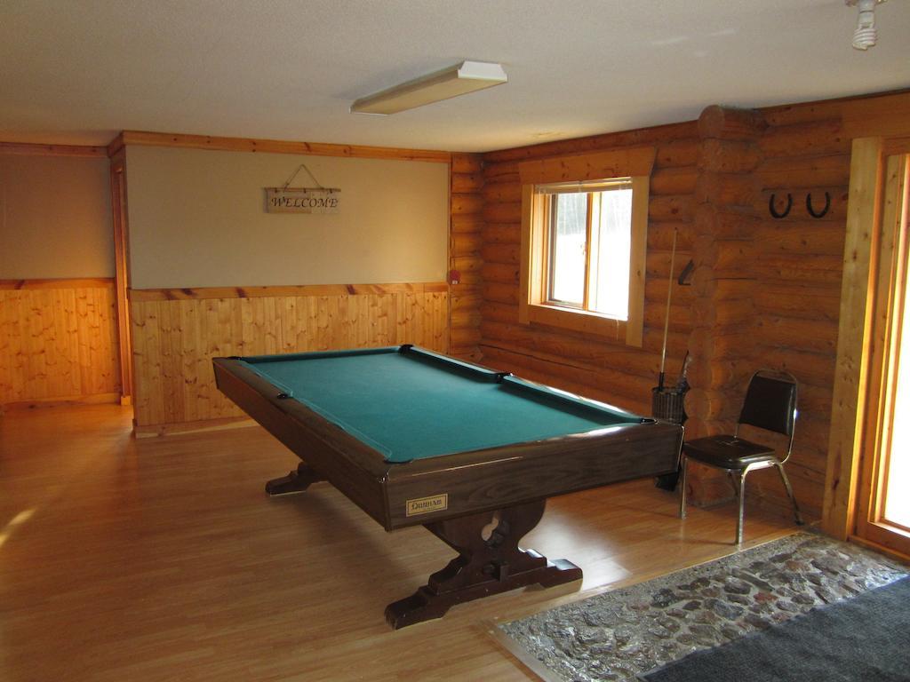Folding Mountain B & B Форт-Нельсон Экстерьер фото