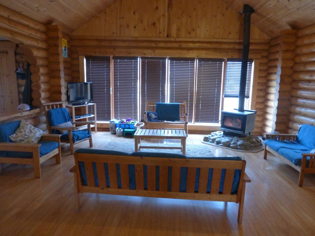 Folding Mountain B & B Форт-Нельсон Экстерьер фото