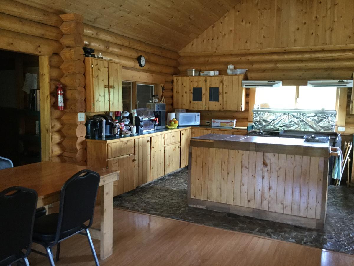 Folding Mountain B & B Форт-Нельсон Экстерьер фото