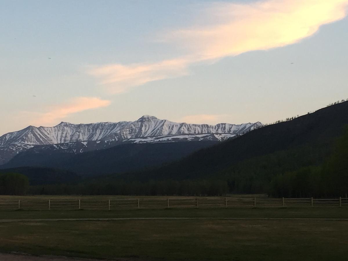Folding Mountain B & B Форт-Нельсон Экстерьер фото