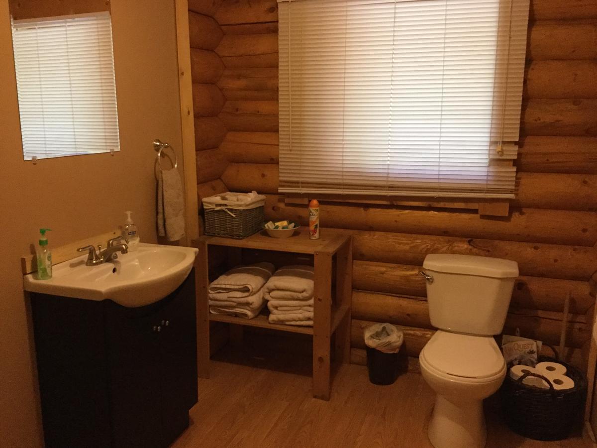 Folding Mountain B & B Форт-Нельсон Экстерьер фото