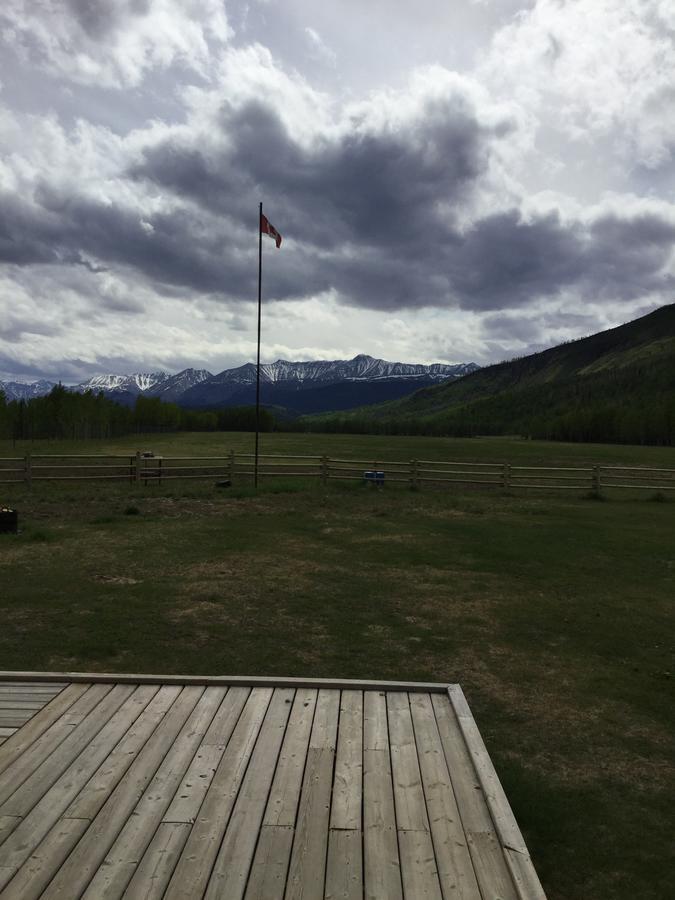 Folding Mountain B & B Форт-Нельсон Экстерьер фото