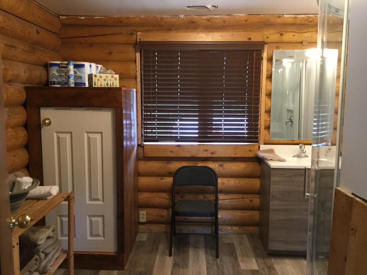 Folding Mountain B & B Форт-Нельсон Экстерьер фото