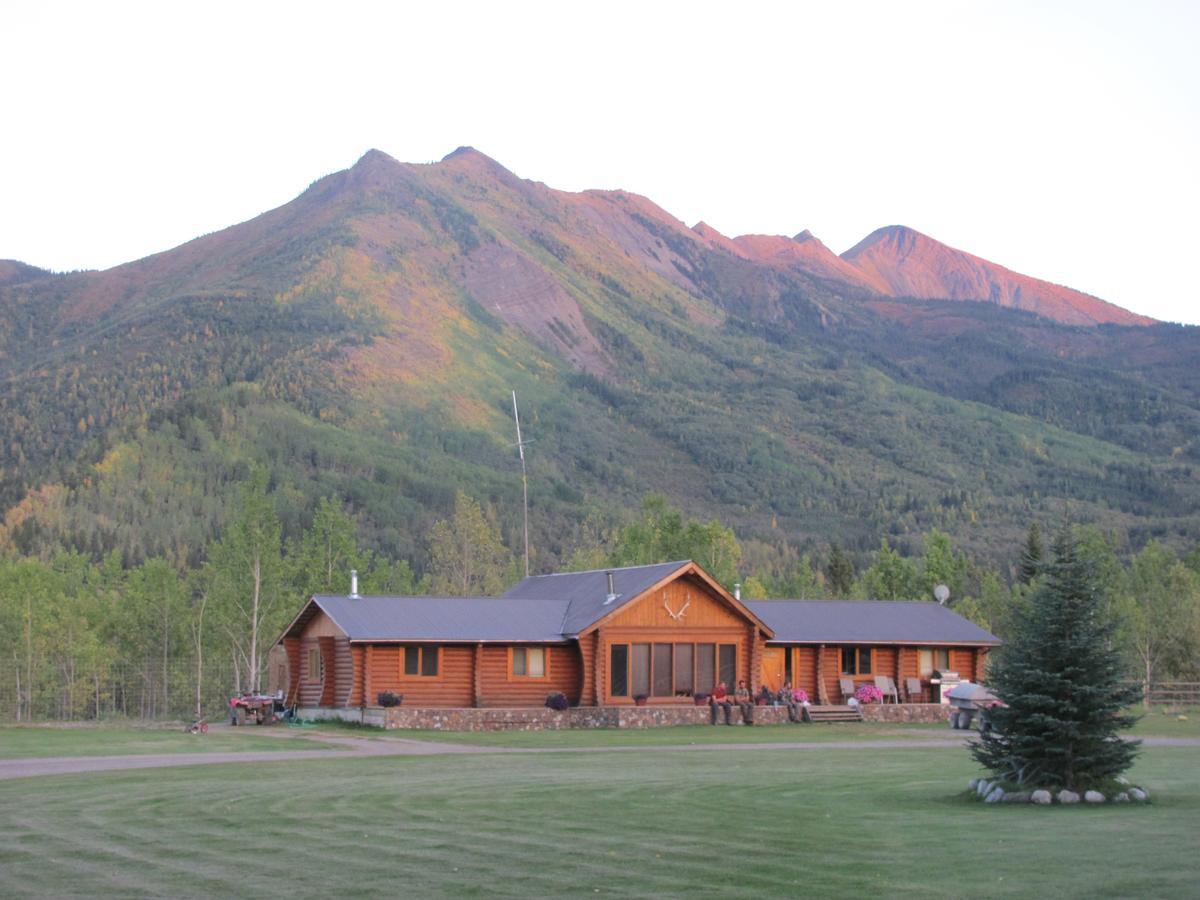 Folding Mountain B & B Форт-Нельсон Экстерьер фото