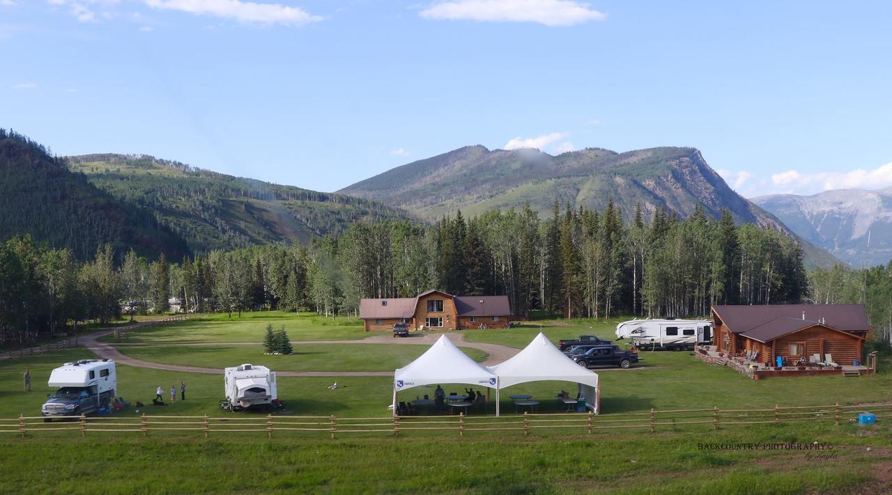 Folding Mountain B & B Форт-Нельсон Экстерьер фото