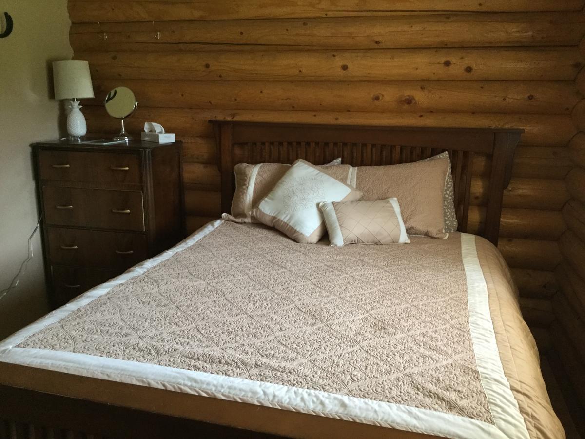 Folding Mountain B & B Форт-Нельсон Экстерьер фото